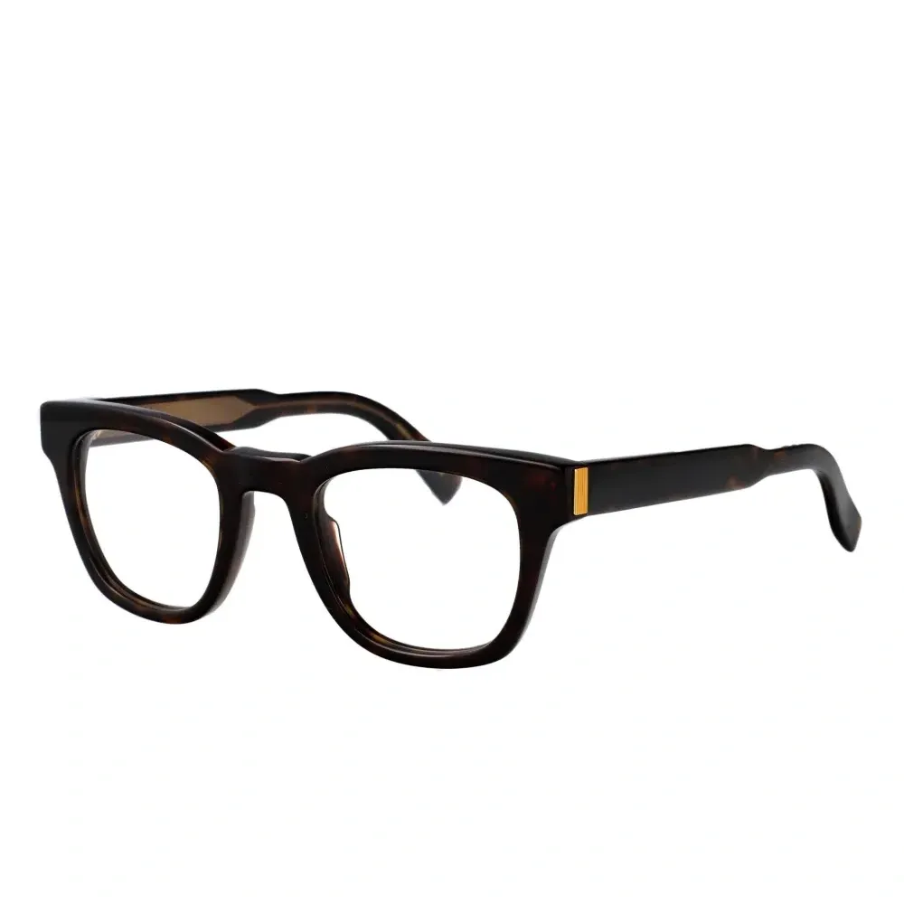 Очки в квадратной оправе