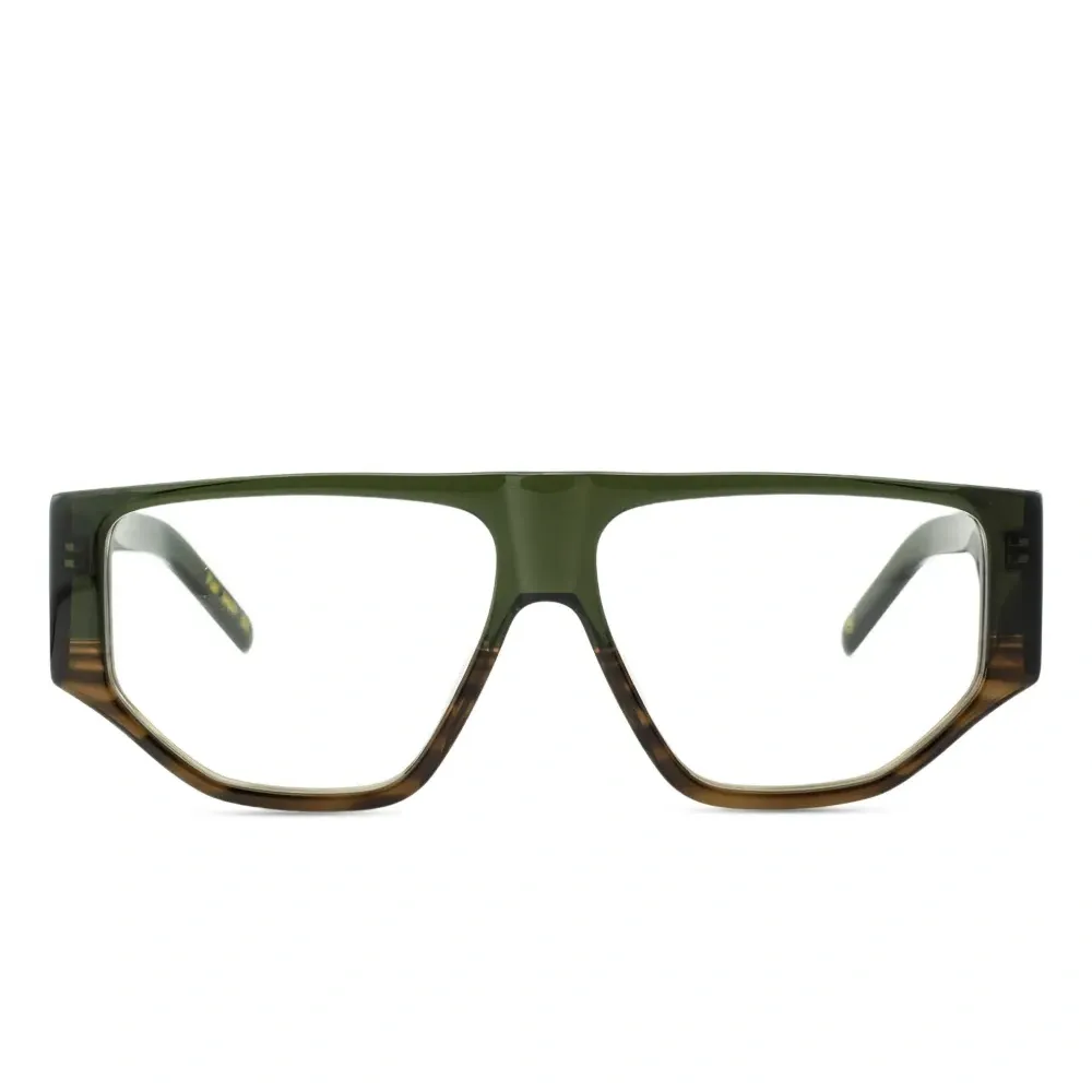 Очки в геометричной оправе