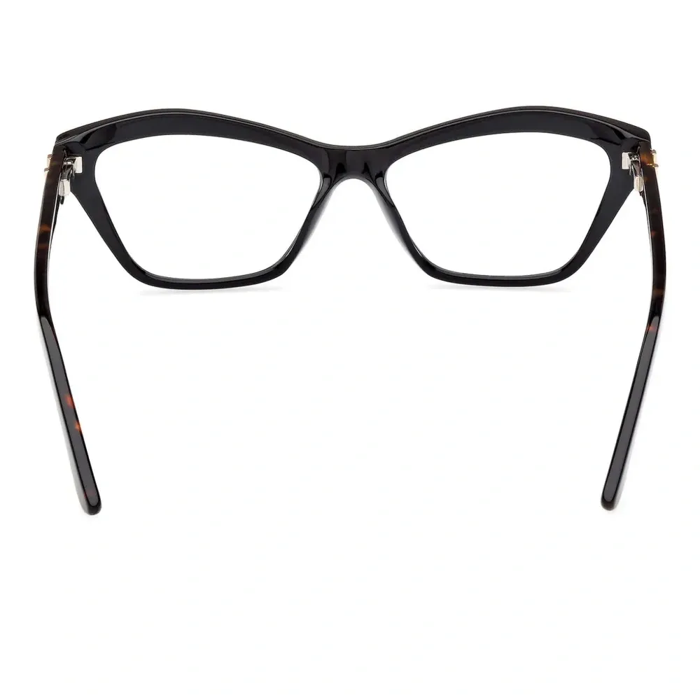 Очки в геометричной оправе