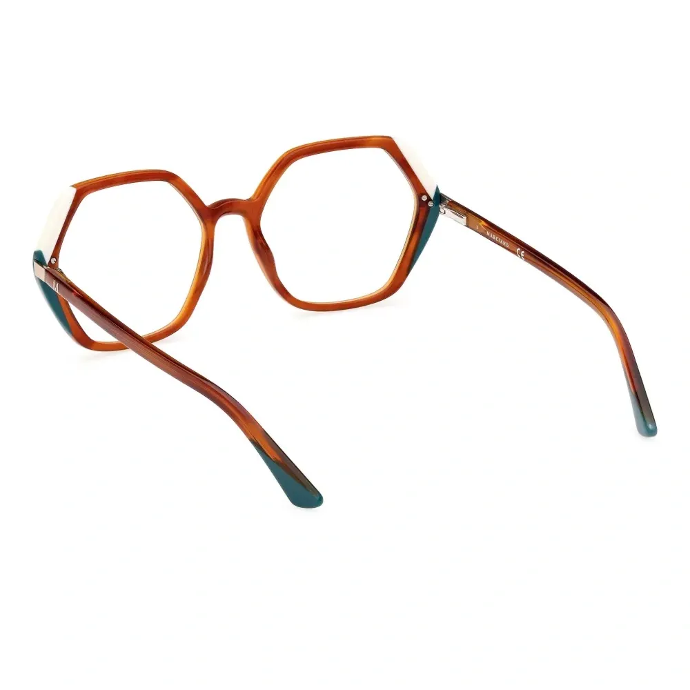 Очки в геометричной оправе