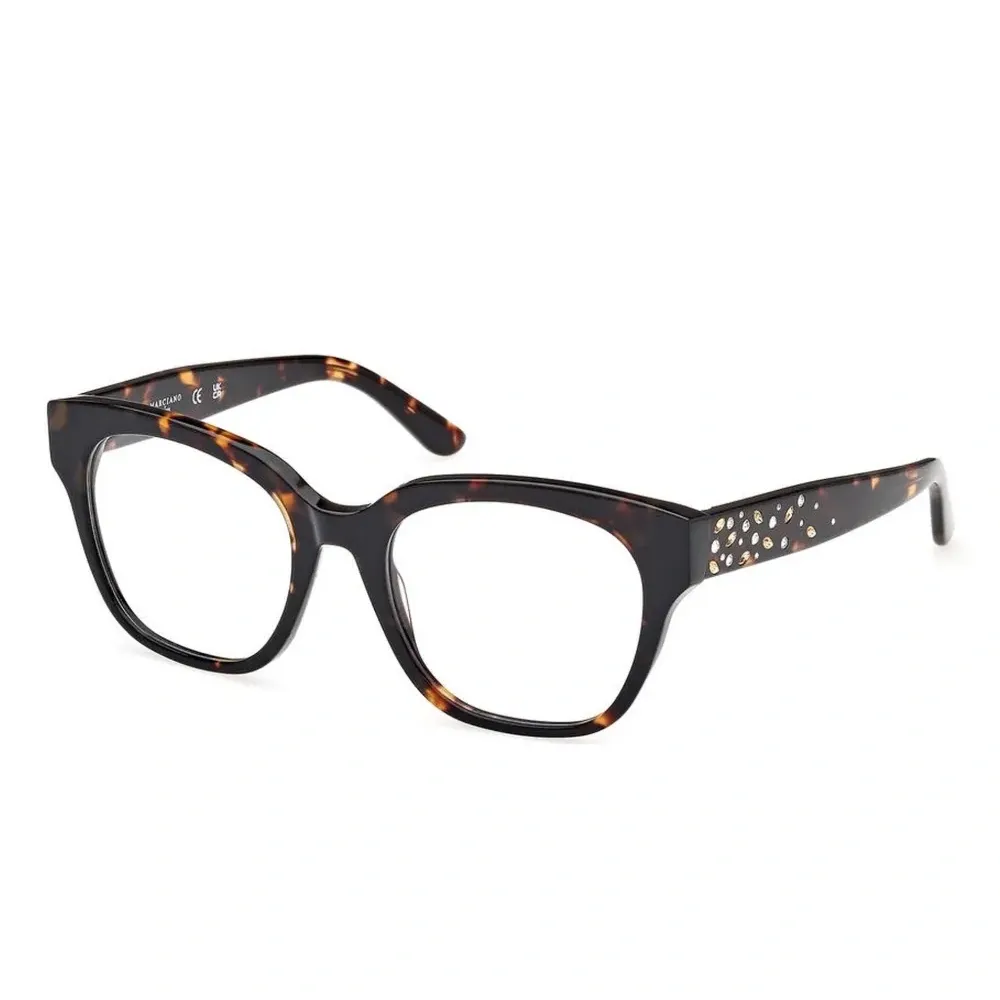 Очки в геометричной оправе