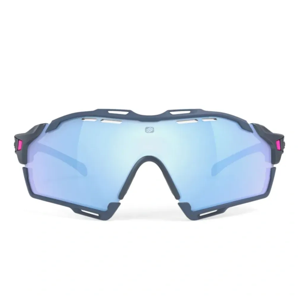 Солнцезащитные очки в массивной оправе Солнцезащитные очки в массивной оправе