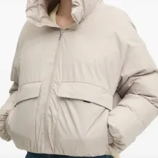 Куртка с капюшоном и карманами