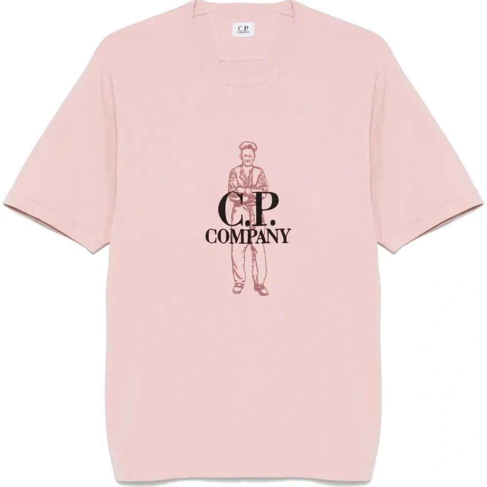 Футболка с вышитым логотипом