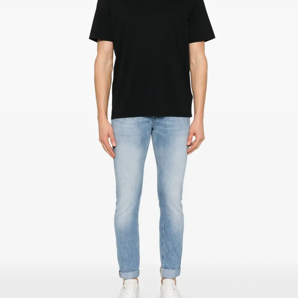 Футболка с круглым вырезом