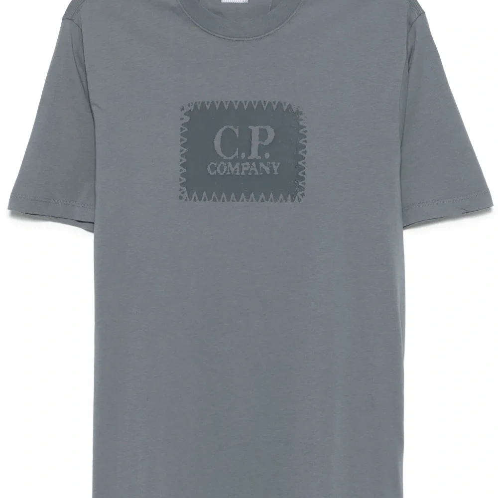 Футболка с логотипом