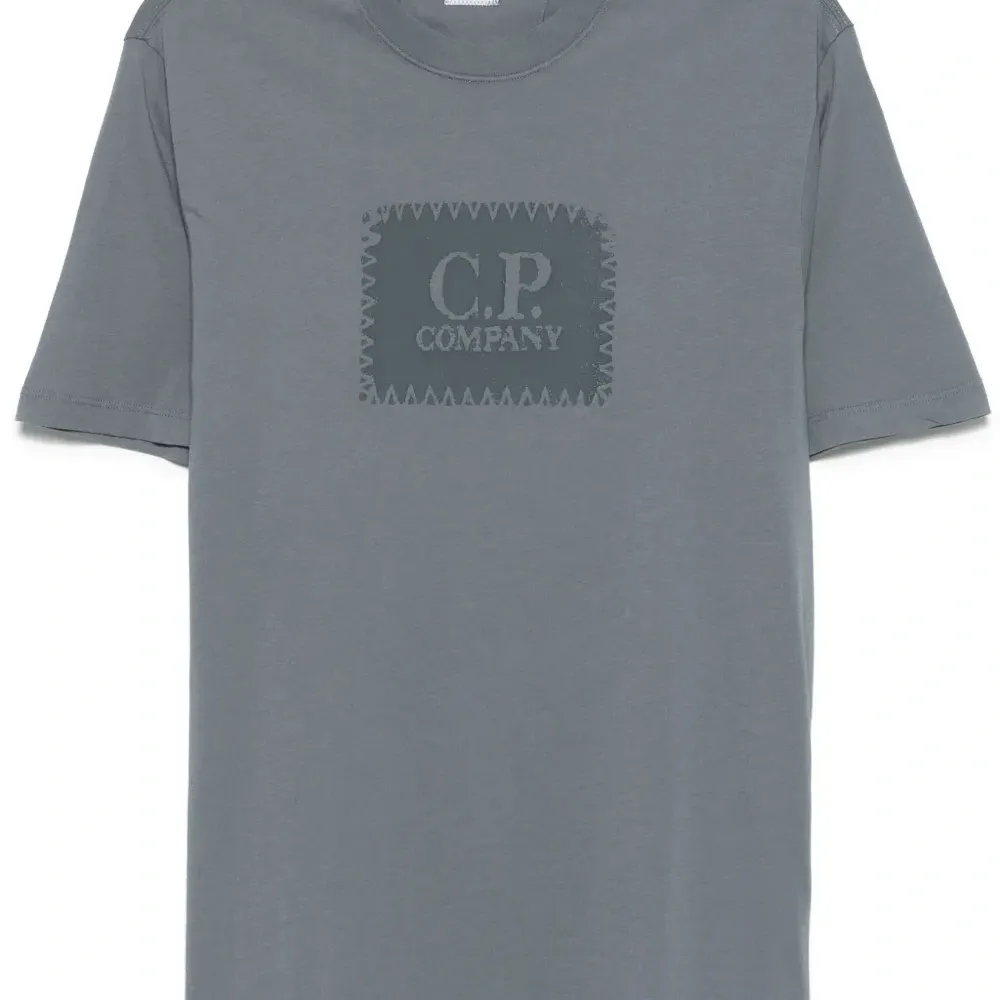 Футболка с логотипом