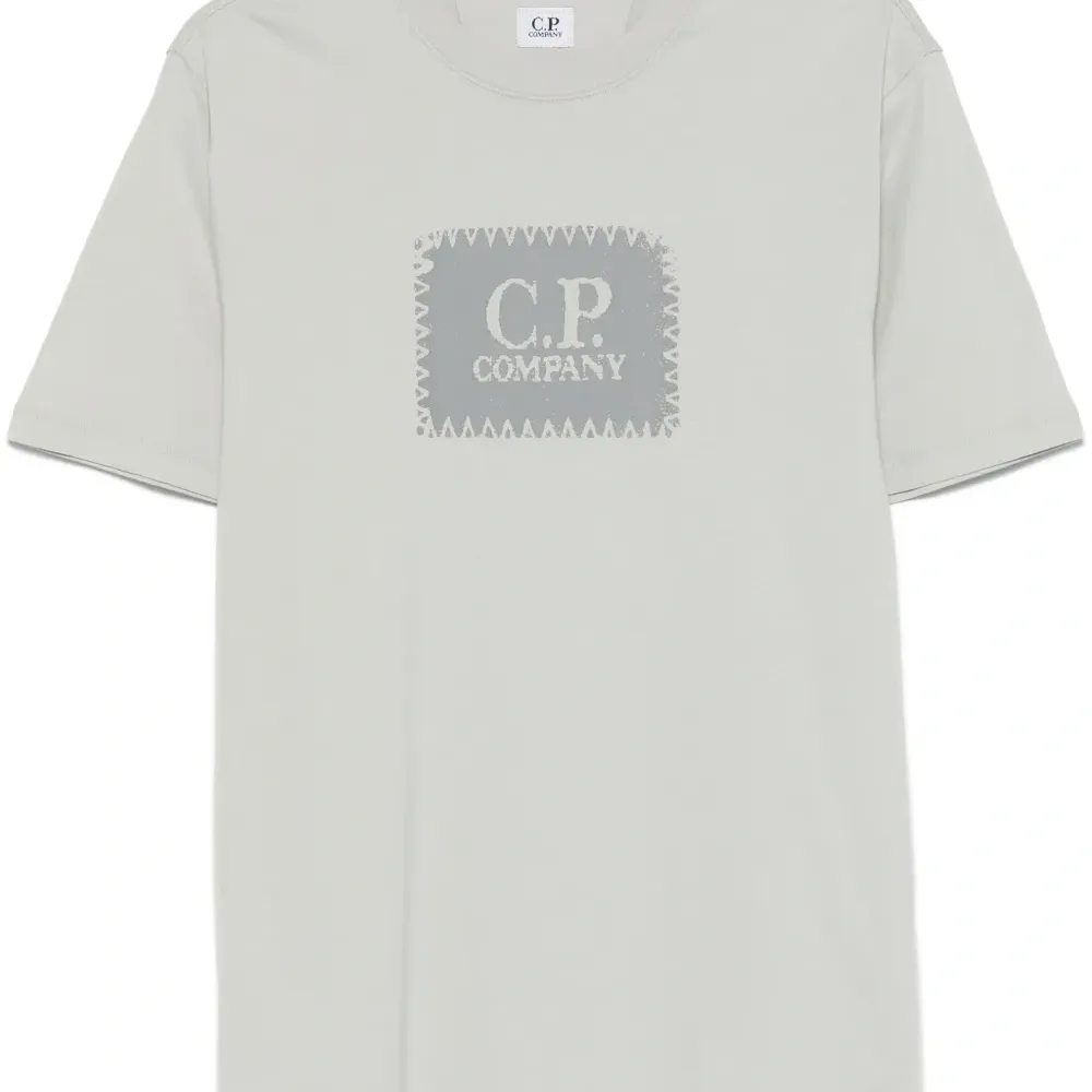 Футболка с логотипом