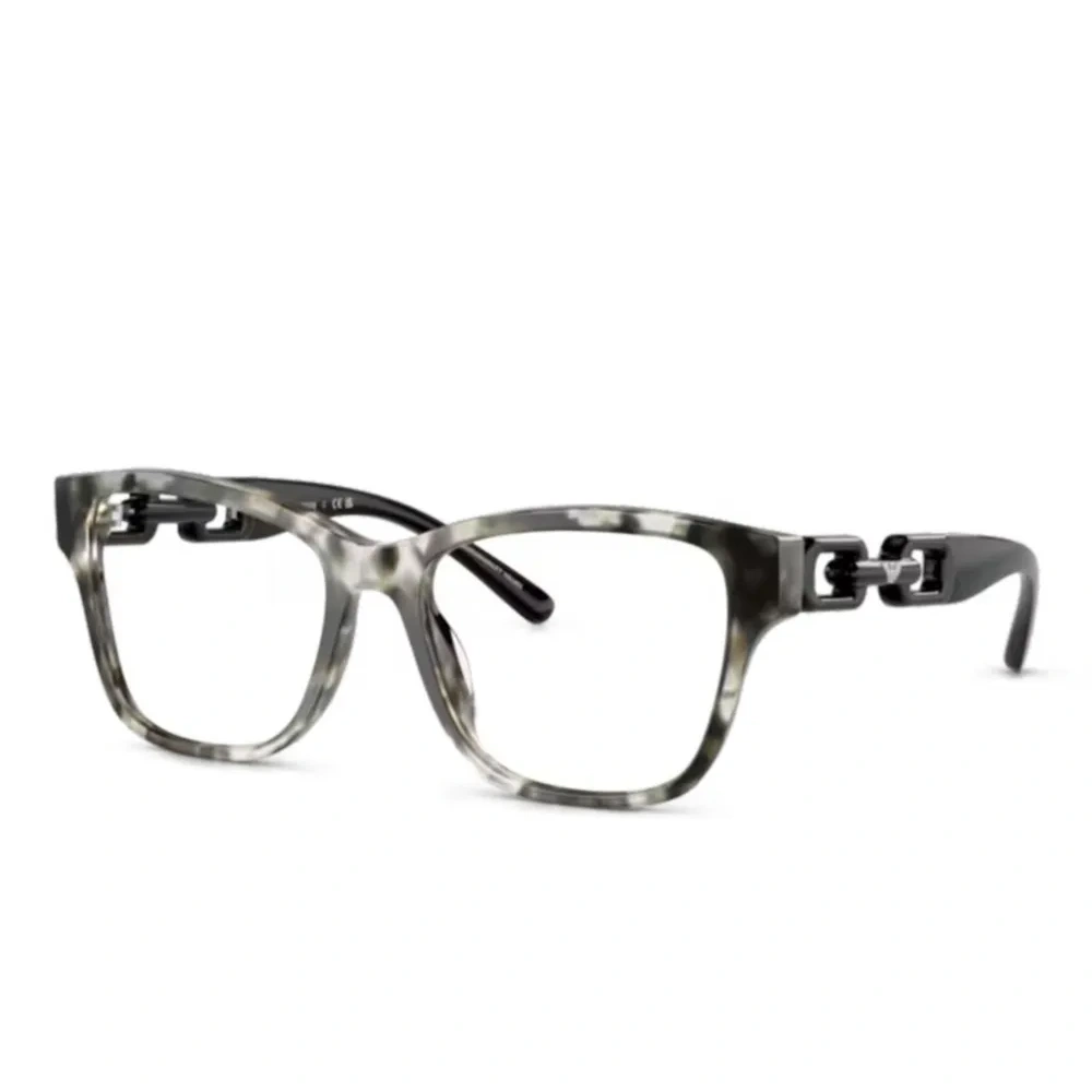 Очки в квадратной оправе