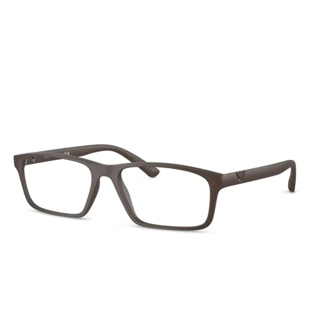 Очки в прямоугольной оправе