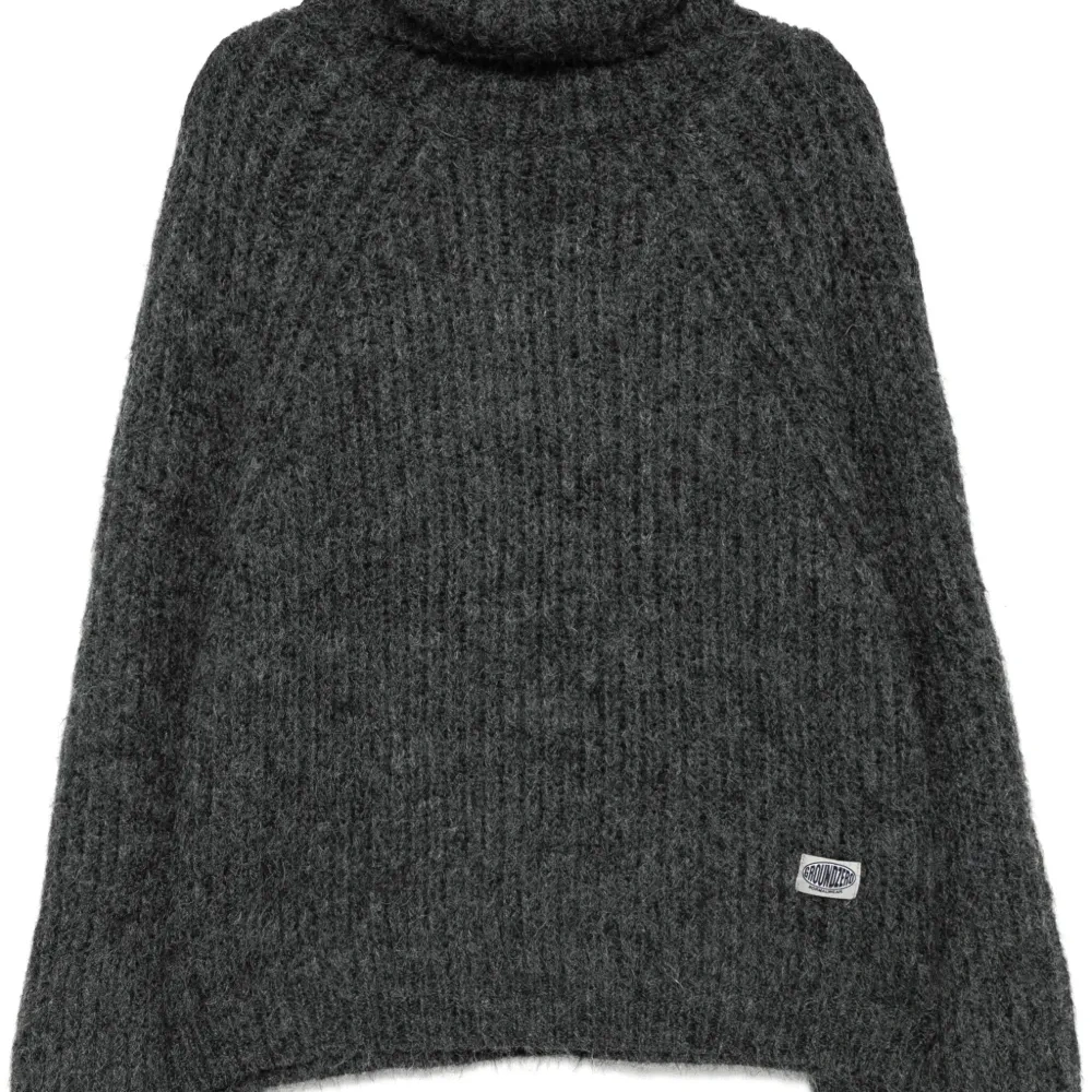 Джемпер с высоким воротником