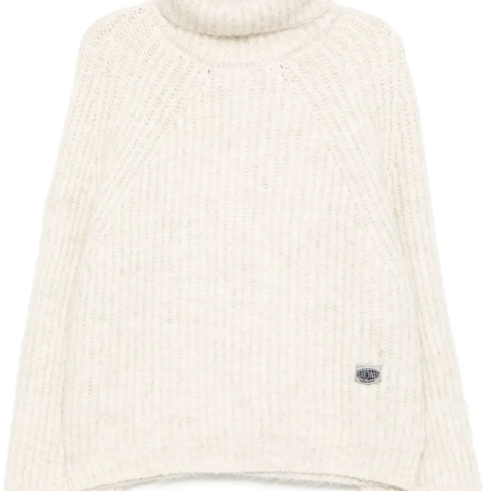 Джемпер с высоким воротником