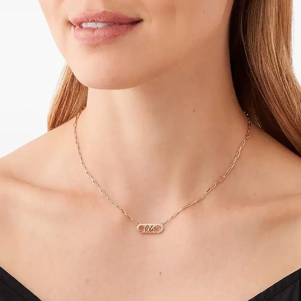 Цепочка на шею с логотипом Цепочка на шею с логотипом