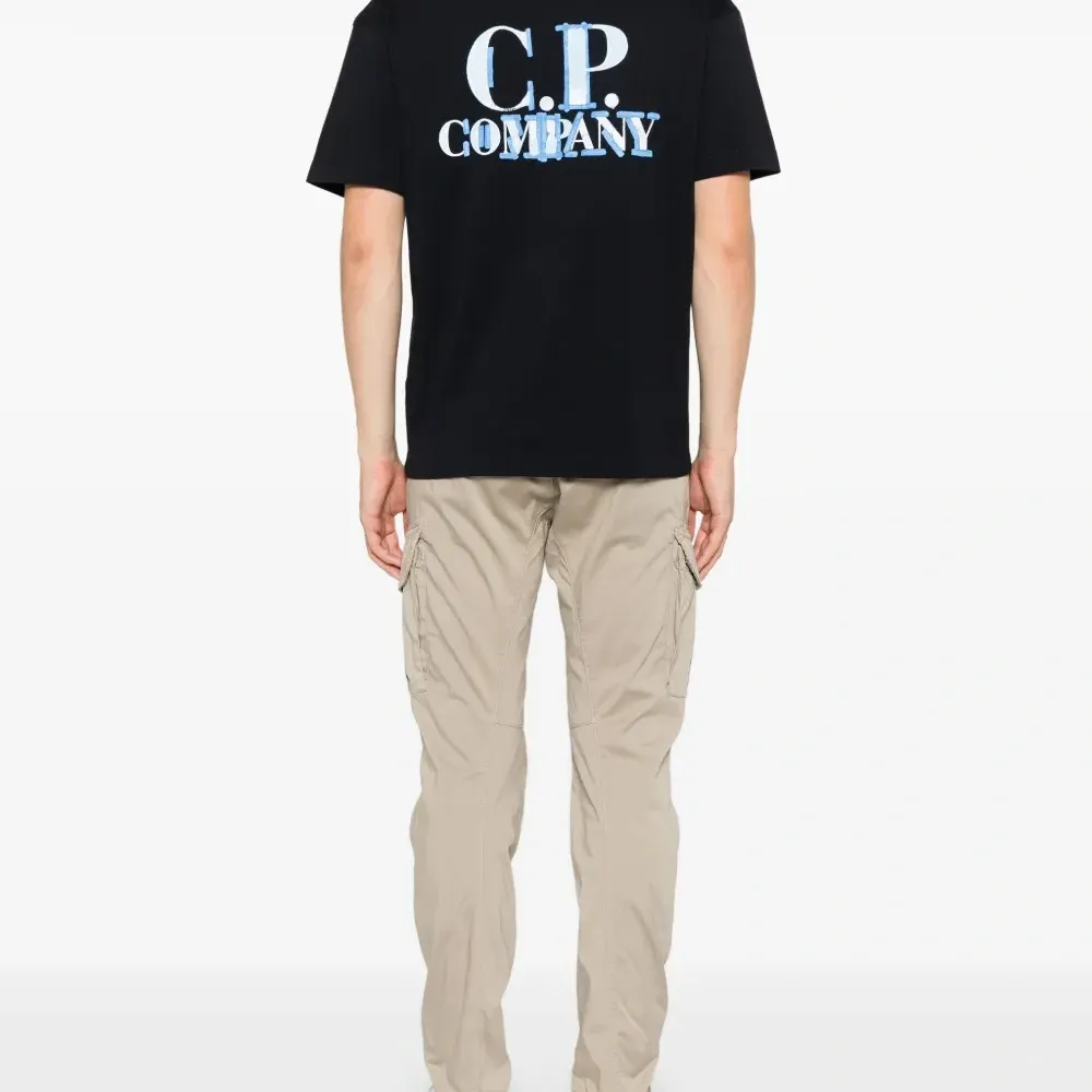 Футболка с логотипом