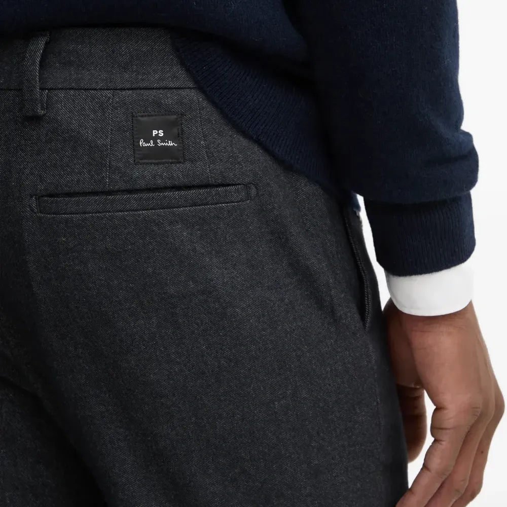 Брюки с задними карманами