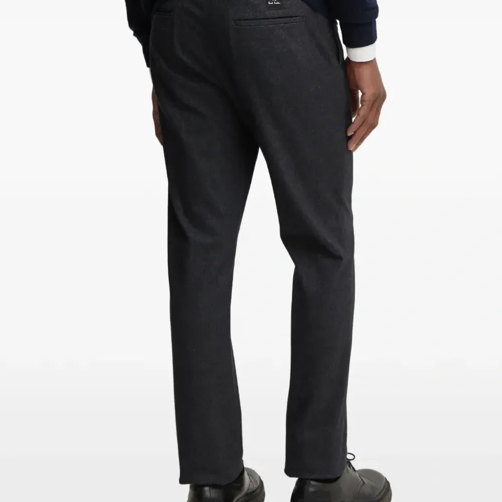 Брюки с задними карманами