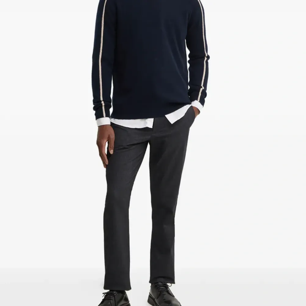 Брюки с задними карманами