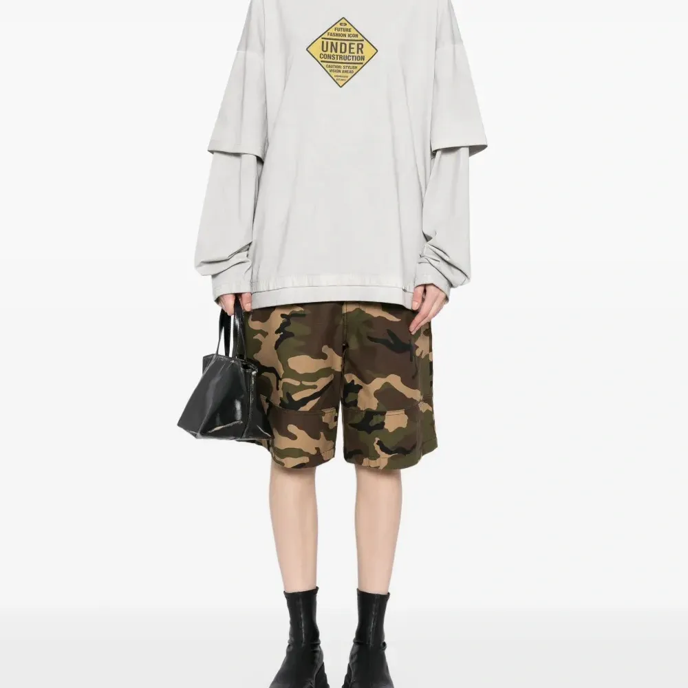 Футболка с графичным принтом