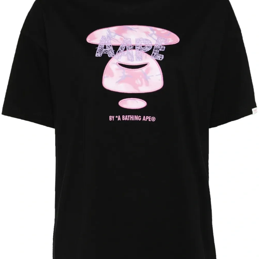 Футболка с вышитым логотипом