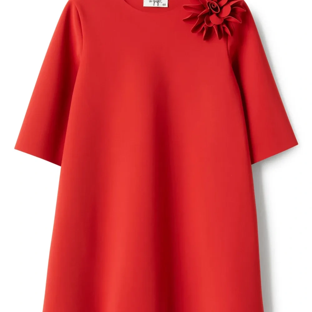 Платье с цветочной аппликацией