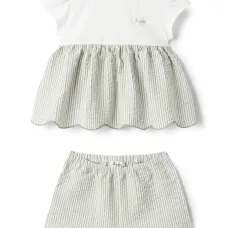 Комплект из футболки и полосатых шортов