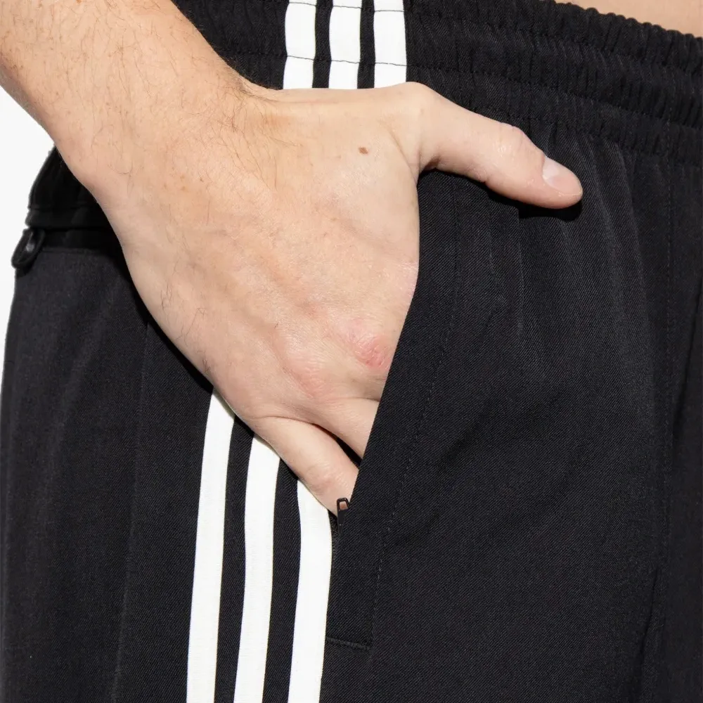 Спортивные брюки с лампасами