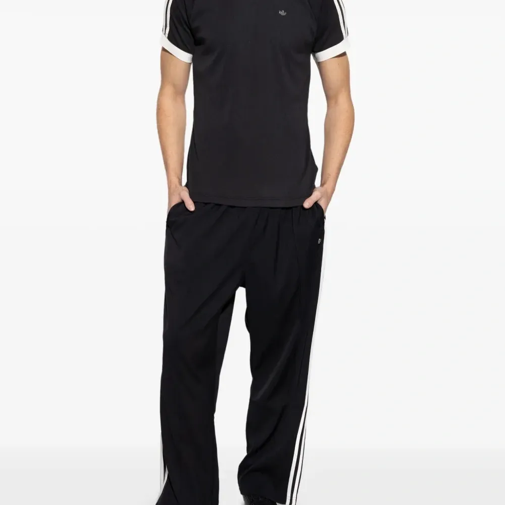 Спортивные брюки с лампасами