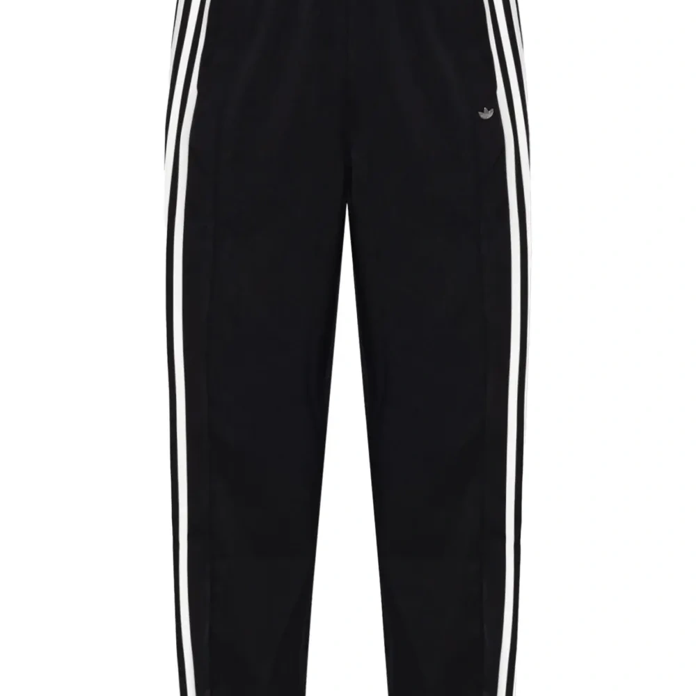 Спортивные брюки с лампасами