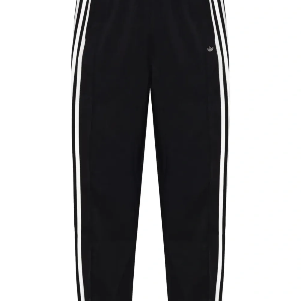 Спортивные брюки с лампасами