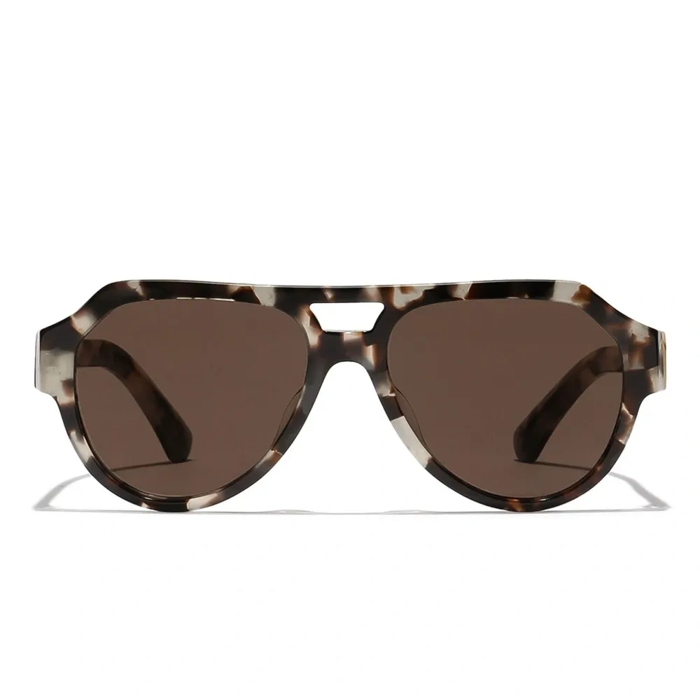 Солнцезащитные очки в массивной оправе