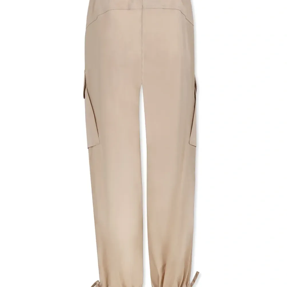 Брюки с вышитым логотипом