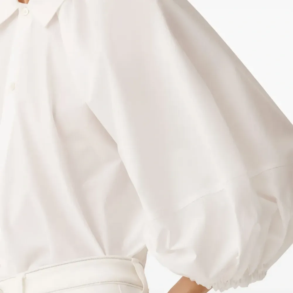 Блузка с объемными рукавами Блузка с объемными рукавами