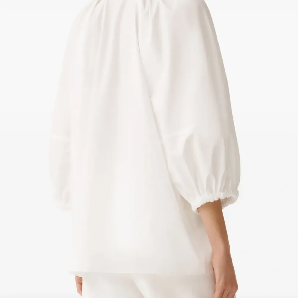 Блузка с объемными рукавами Блузка с объемными рукавами