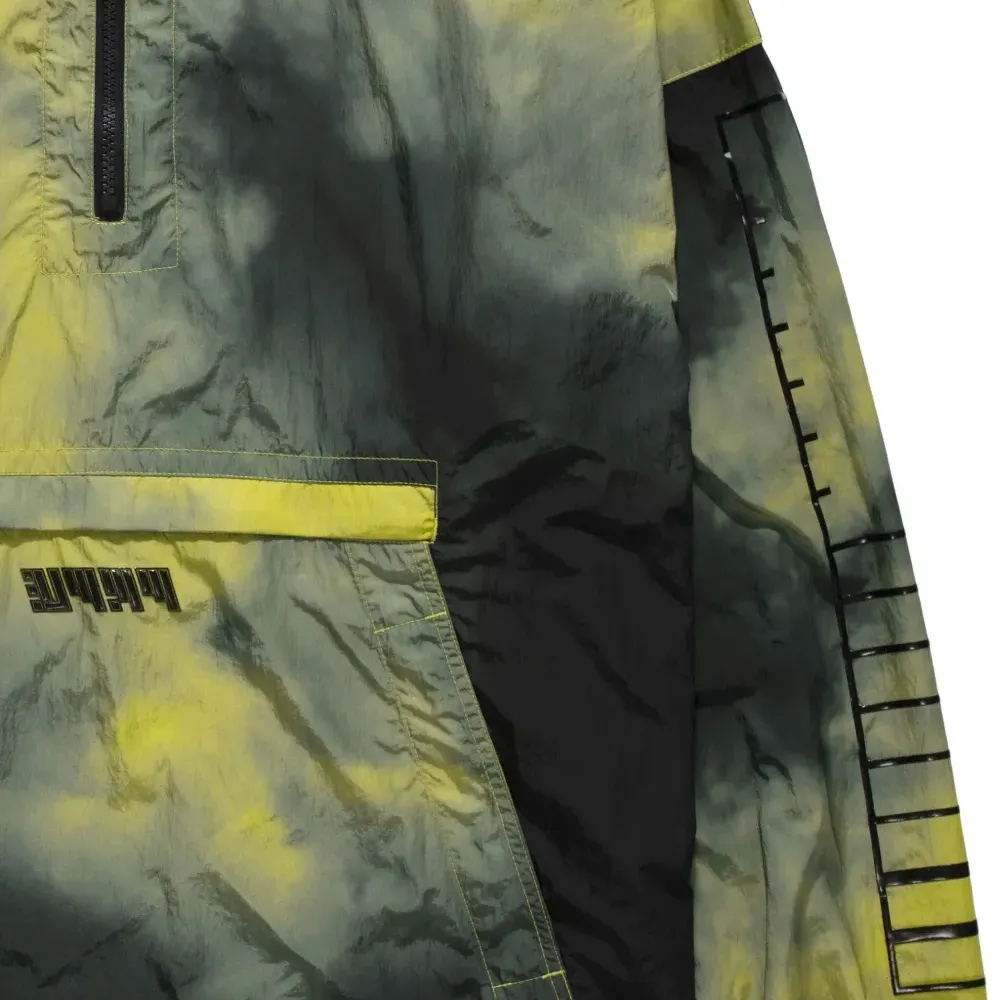 Спортивная куртка с воротником-стойкой