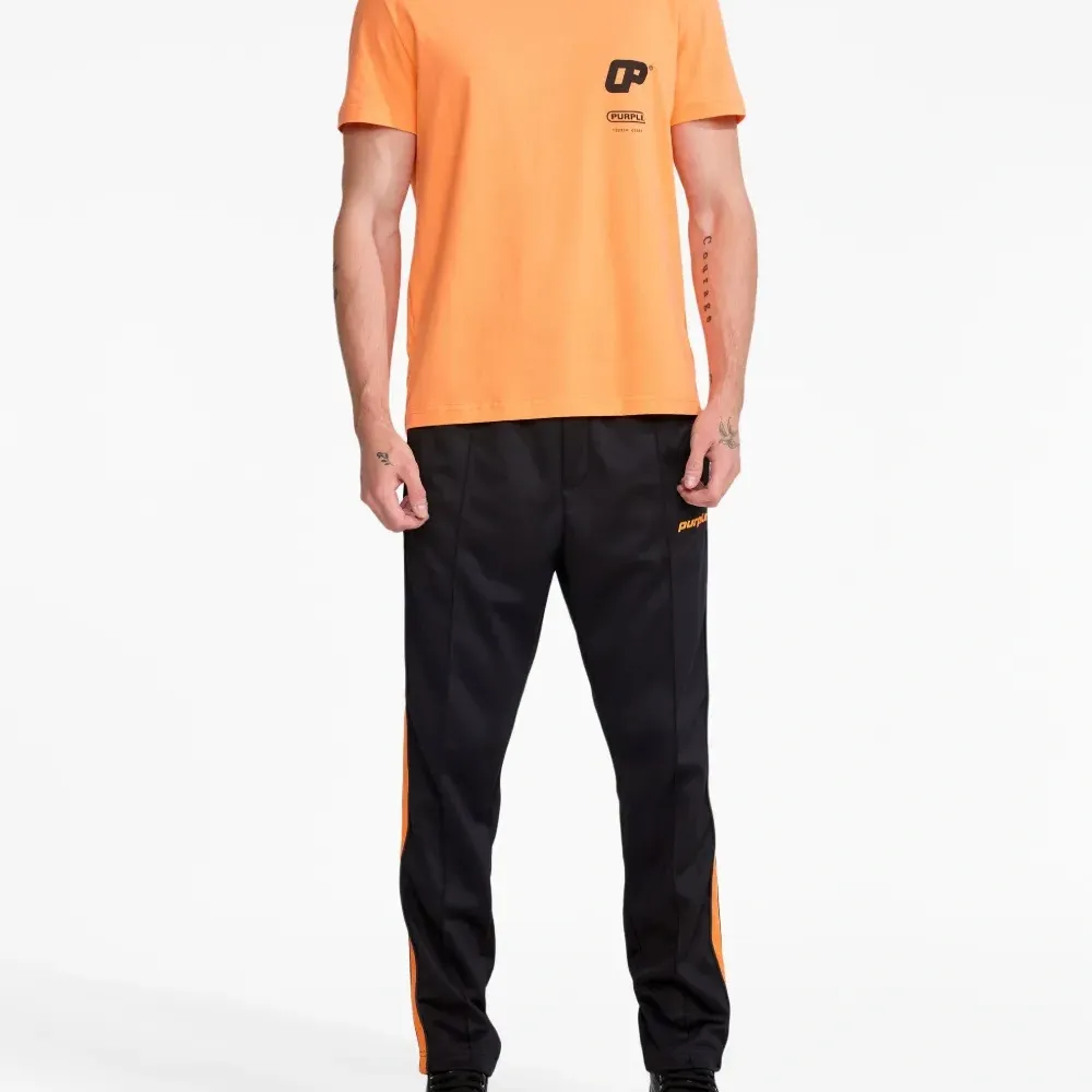 Футболка с логотипом