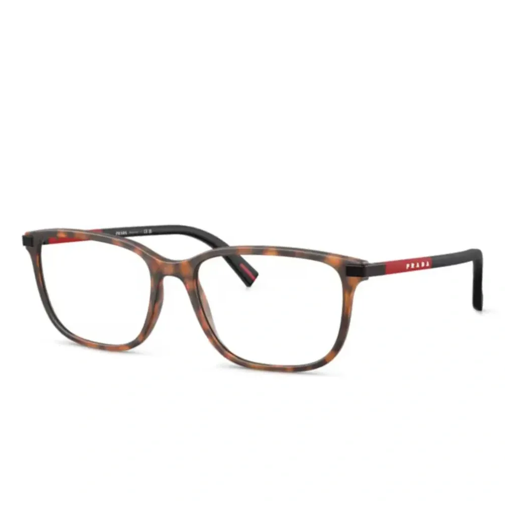 Очки в оправе черепаховой расцветки Очки в оправе черепаховой расцветки