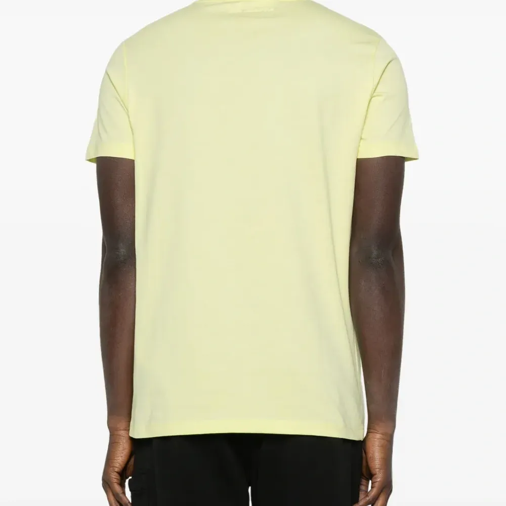 Футболка с тисненой надписью