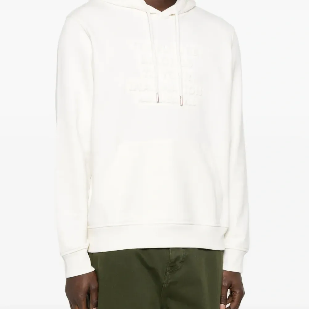 Худи с тисненой надписью