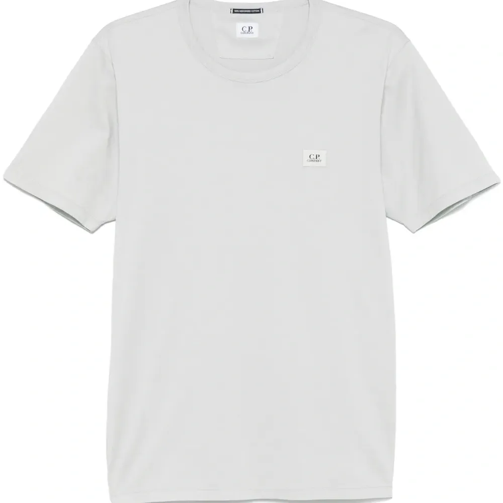 Футболка с нашивкой-логотипом