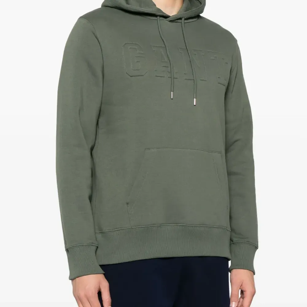 Худи с тисненым логотипом