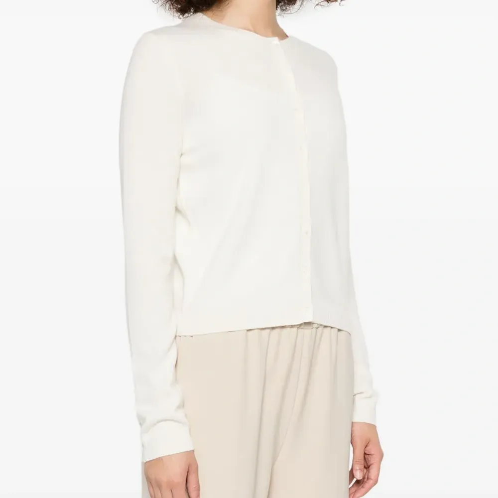 Кардиган с пуговицами на рукавах