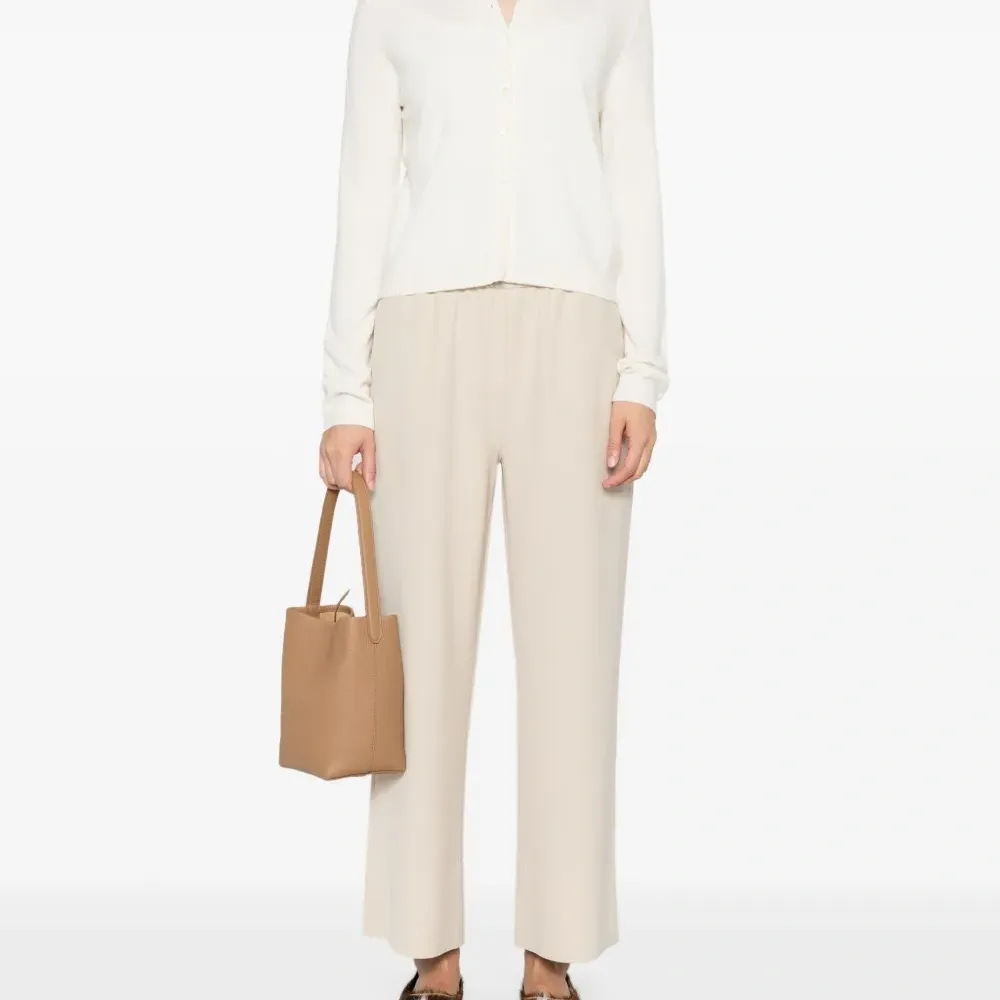 Кардиган с пуговицами на рукавах