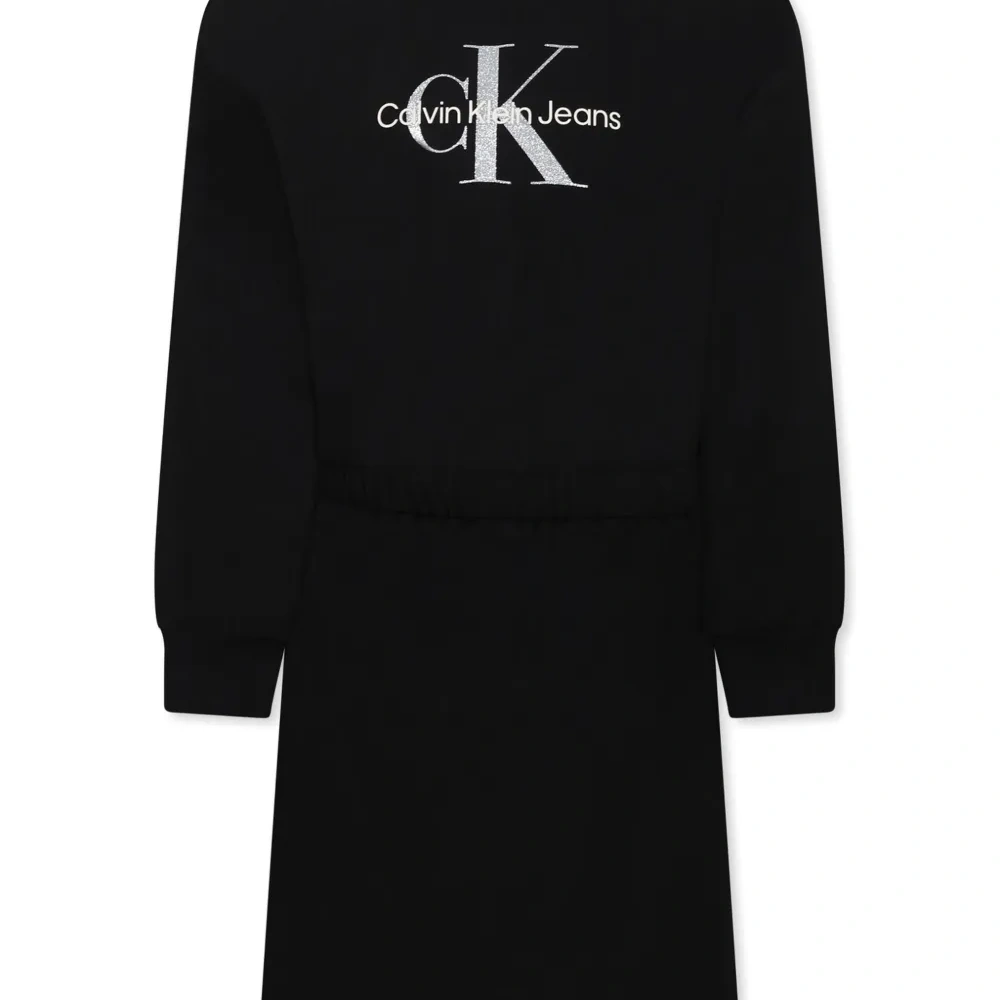 Платье с длинными рукавами