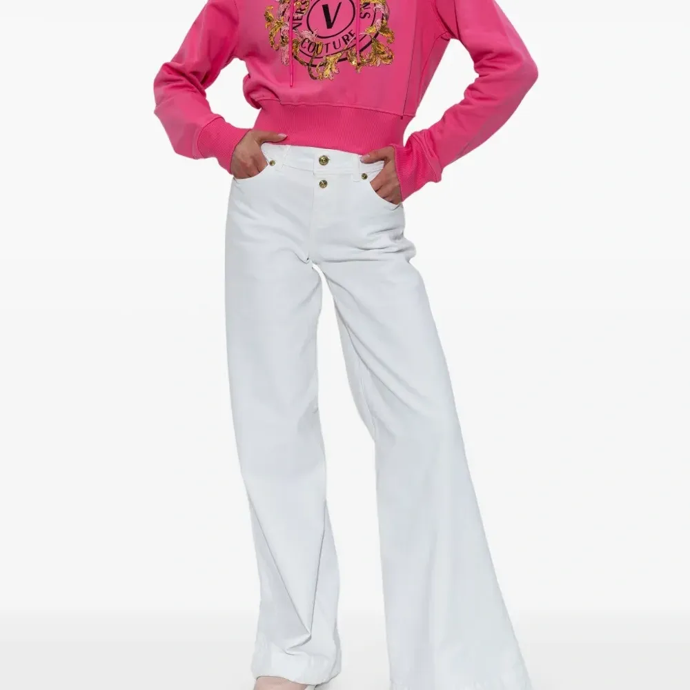 Кроссовки с логотипом