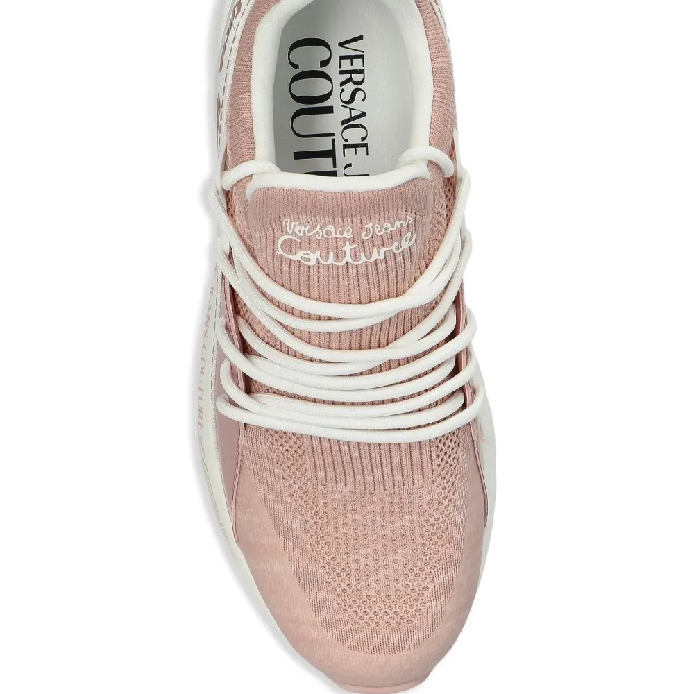 Кроссовки с логотипом