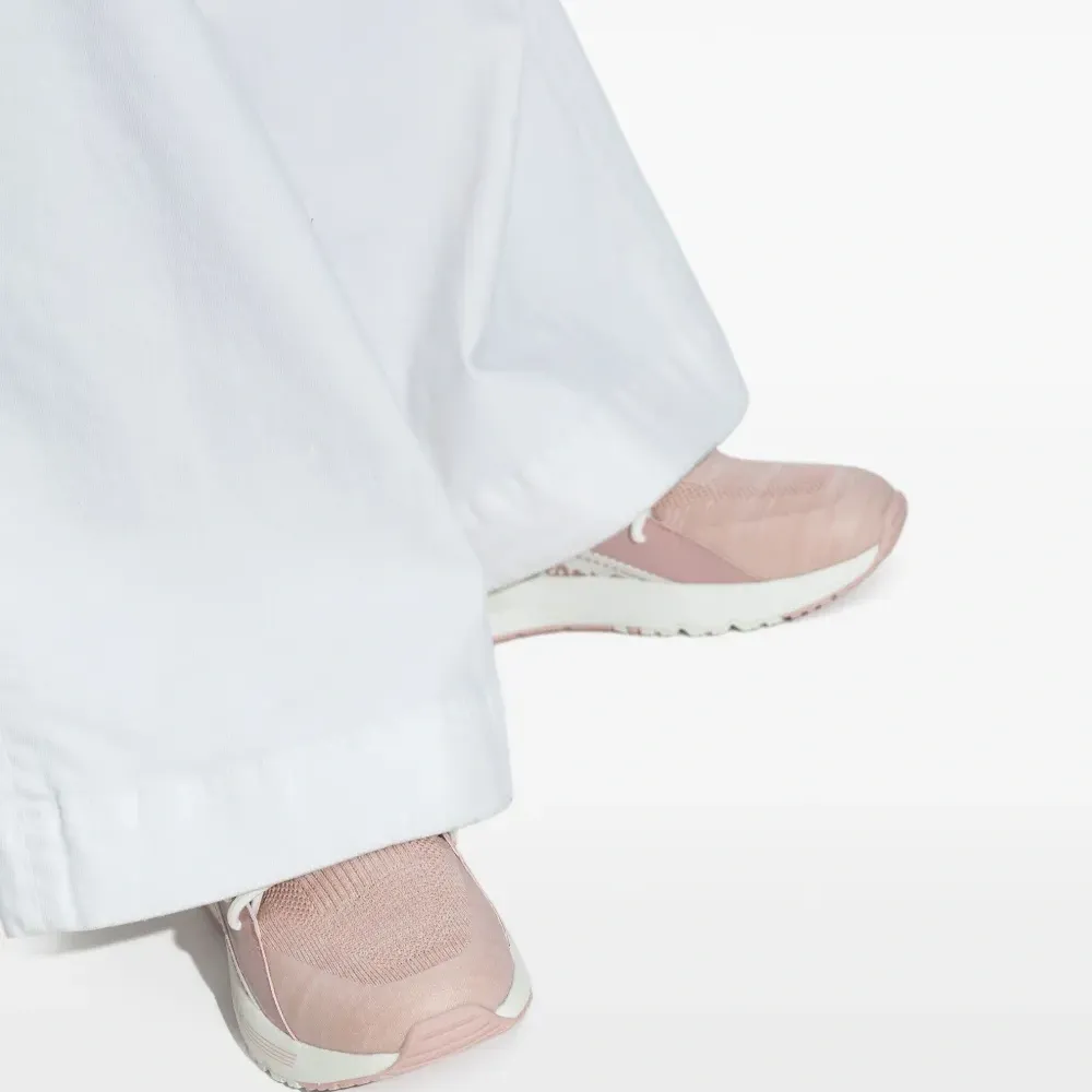 Кроссовки с логотипом