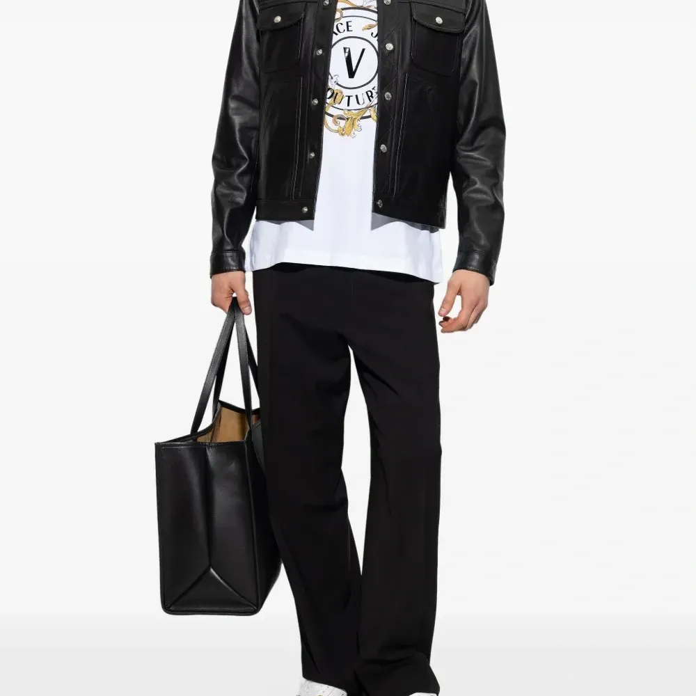 Футболка с круглым вырезом