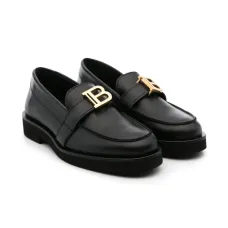 Лоферы с пряжкой-логотипом