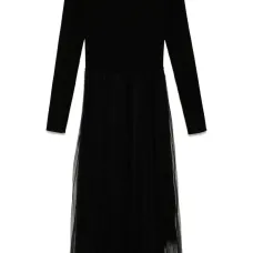 Платье с длинными рукавами