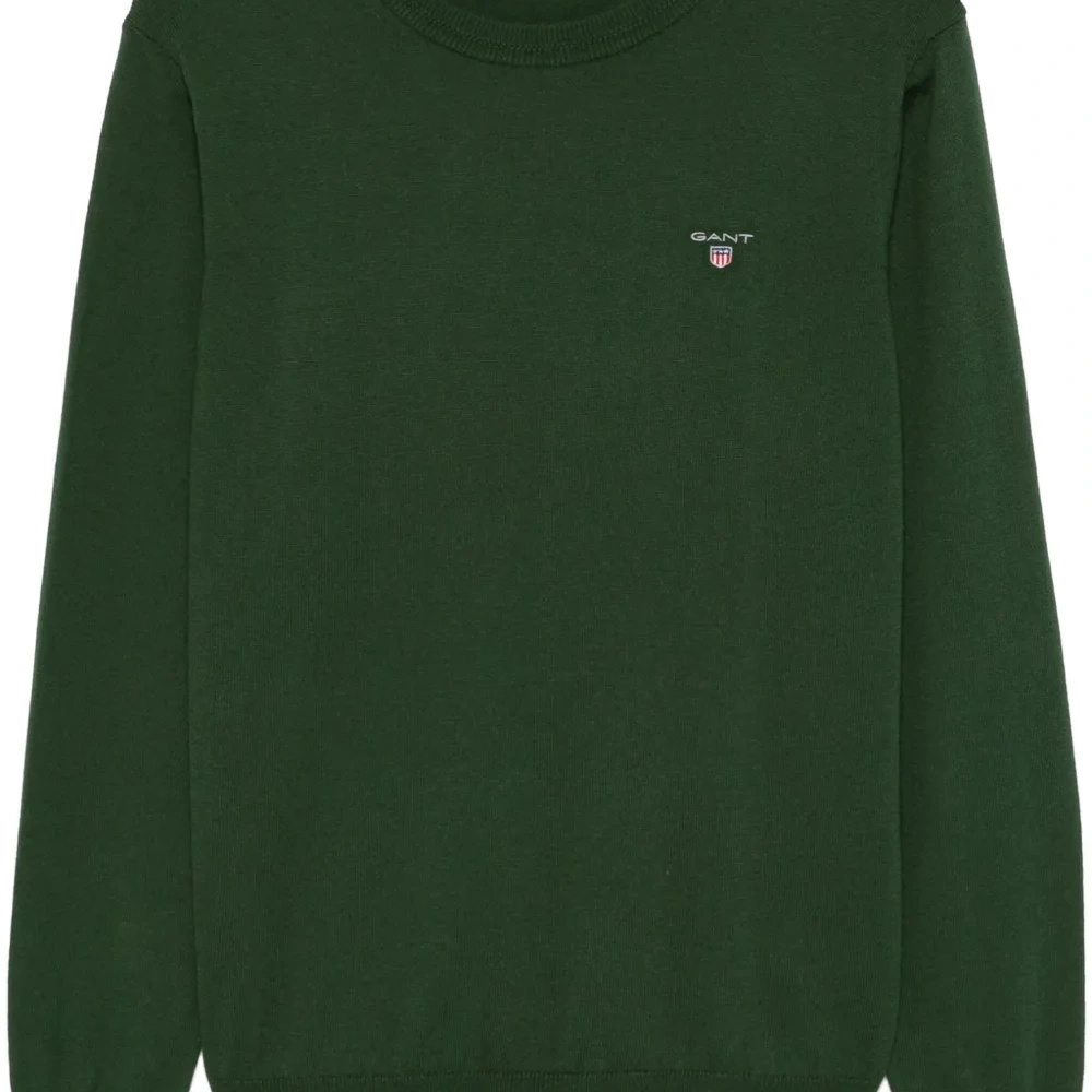 Свитер с круглым вырезом